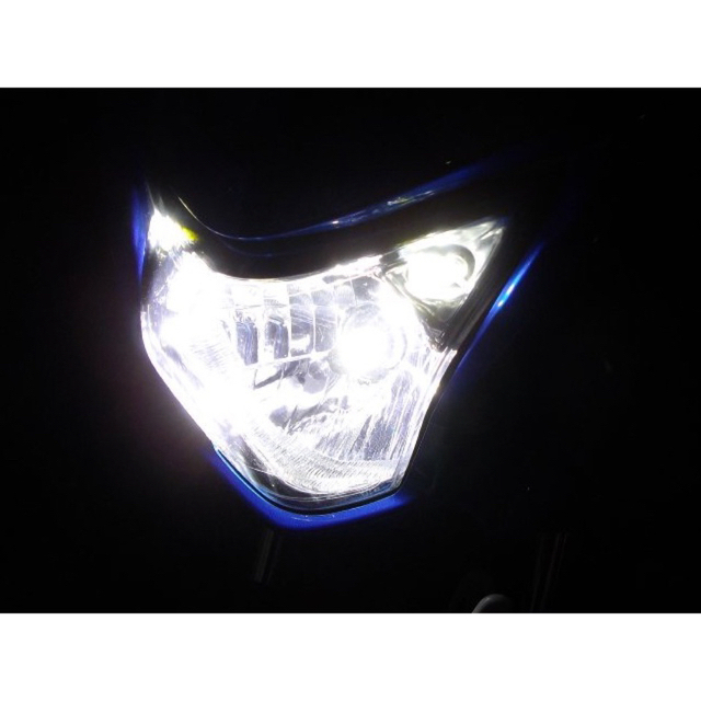 LEDヘッドライト H4 Hi/Lo 切り替え 中古品 自動車/バイクの自動車(汎用パーツ)の商品写真