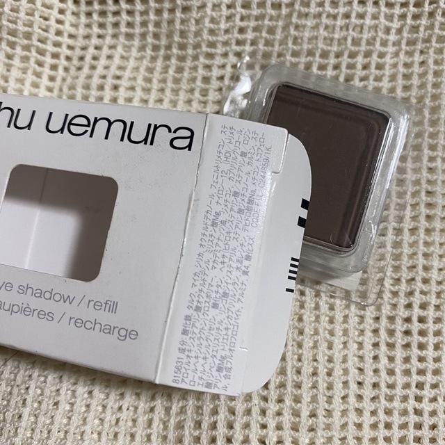 shu uemura(シュウウエムラ)のシュウウエムラ プレスド アイシャドー レフィル M ダーク ブラウン 894B コスメ/美容のベースメイク/化粧品(アイシャドウ)の商品写真