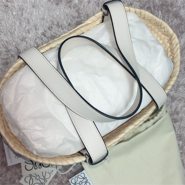 LOEWE(ロエベ)のLOEWE バスケットバッグ スモール ロエベ かごバッグ ホワイト レディースのバッグ(かごバッグ/ストローバッグ)の商品写真