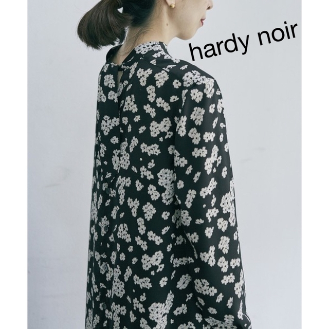 hardy noir フラワープリントウシロタイワンピース