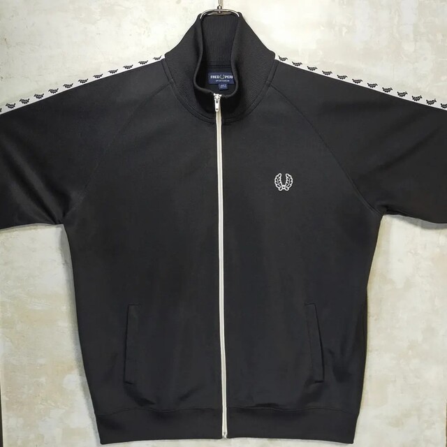 FRED PERRY(フレッドペリー)の【激レア】フレッドペリー 3XL トラックジャケット ブラック 黒 ホワイト 白 メンズのトップス(ジャージ)の商品写真