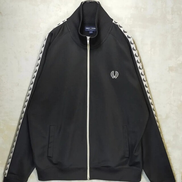 FRED PERRY(フレッドペリー)の【激レア】フレッドペリー 3XL トラックジャケット ブラック 黒 ホワイト 白 メンズのトップス(ジャージ)の商品写真