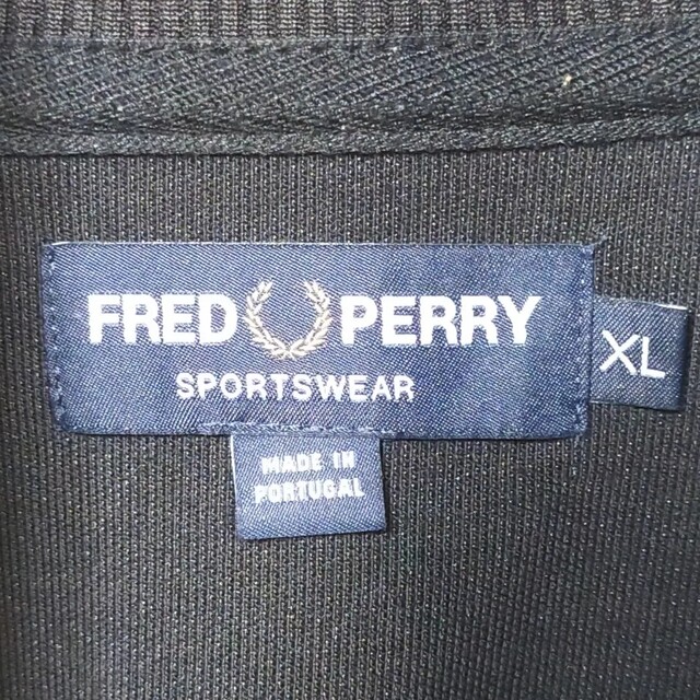 FRED PERRY(フレッドペリー)の【激レア】フレッドペリー 3XL トラックジャケット ブラック 黒 ホワイト 白 メンズのトップス(ジャージ)の商品写真