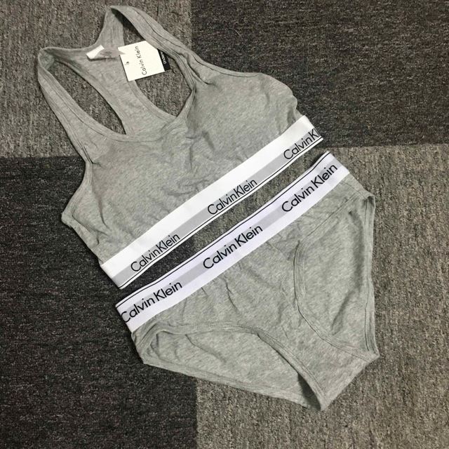 ck Calvin Klein(シーケーカルバンクライン)のカルバンクライン　レディース　上下セット　スポブラ&ショーツ　灰　下着　Mサイズ レディースの下着/アンダーウェア(ブラ&ショーツセット)の商品写真