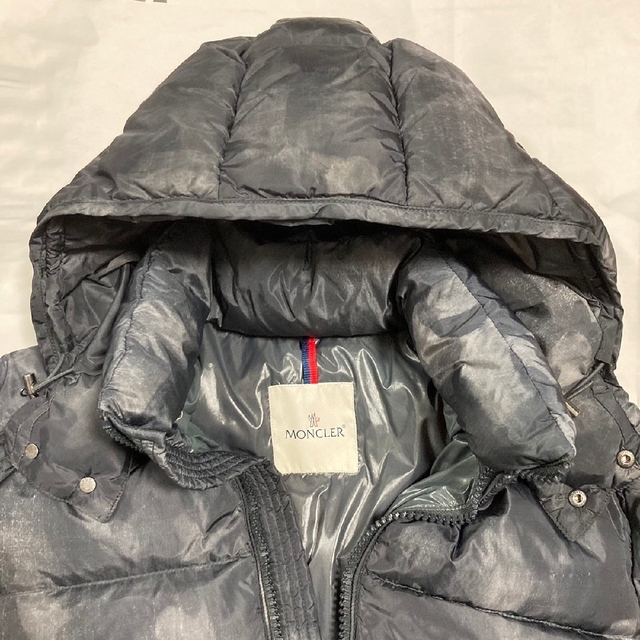 男の子向けプレゼント集結 MONCLER メンズMサイズ ブラック迷彩柄
