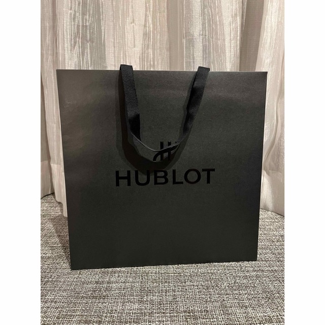 HUBLOT(ウブロ)のHUBLOTショップ袋&冊子2冊 エンタメ/ホビーのコレクション(ノベルティグッズ)の商品写真