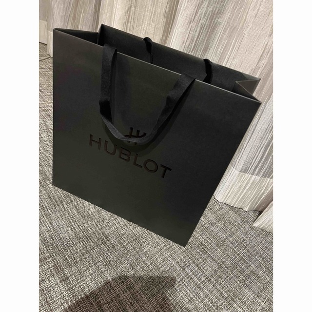 HUBLOT(ウブロ)のHUBLOTショップ袋&冊子2冊 エンタメ/ホビーのコレクション(ノベルティグッズ)の商品写真