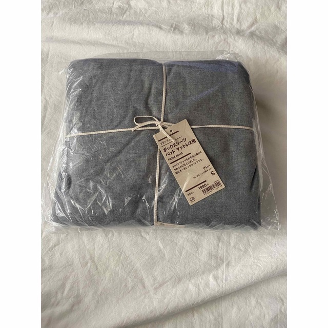 MUJI (無印良品)(ムジルシリョウヒン)の新品タグ付 無印良品 フランネルボックスシーツ シングル グレー インテリア/住まい/日用品の寝具(シーツ/カバー)の商品写真