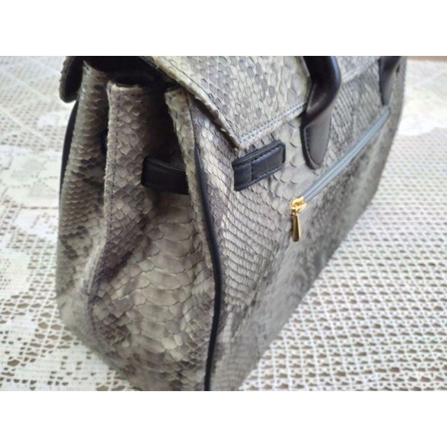 超美品 パイソン革バッグ - ハンドバッグ
