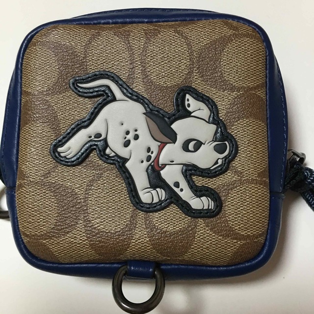 COACH101匹ワンちゃんのポーチ