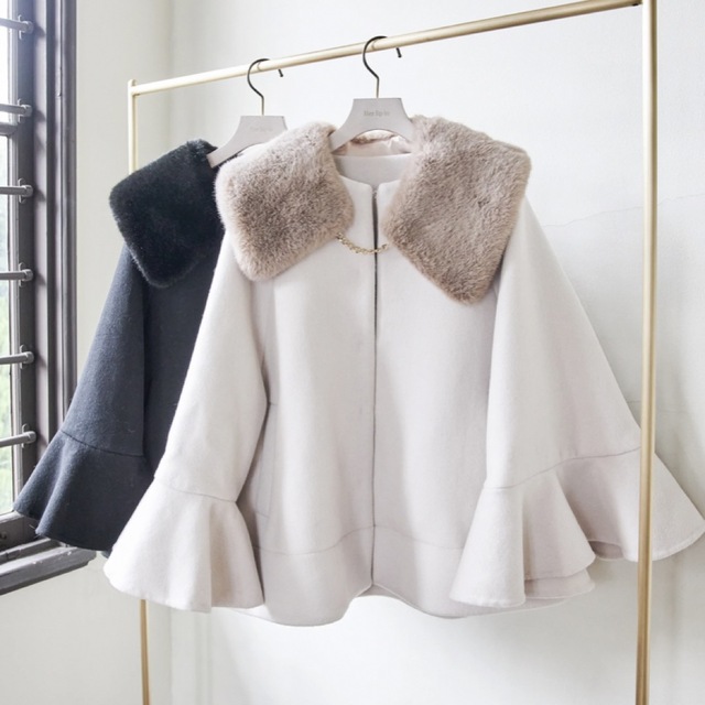 新色】Convertible Faux Fur Tippet Coat - ポンチョ