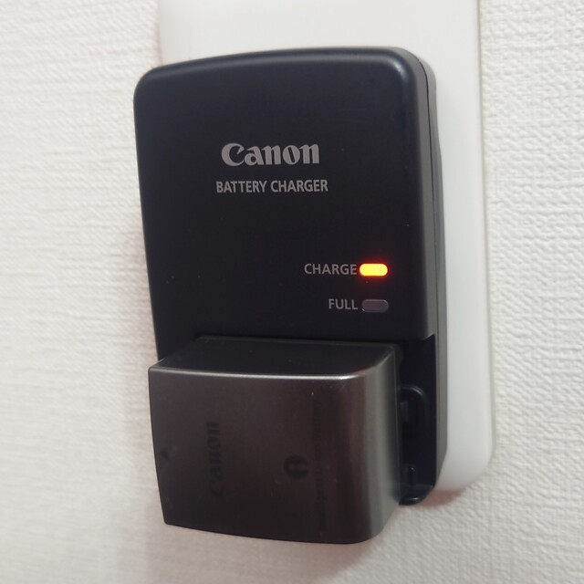 Canon(キヤノン)のCanon ビデオカメラ用バッテリー2点　BP-819，BP-809 スマホ/家電/カメラのカメラ(ビデオカメラ)の商品写真