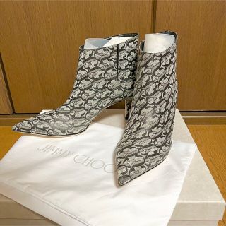 JIMMY CHOO - 美品正規品Jimmy Choo(ジミーチュウ )ロゴ入りブラック JIMMY CHOO - 美品正規品Jimmy Choo(ジミーチュウ )ロゴ入りブラック