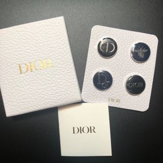 ディオール(Dior)のDior シルバー会員限定　ノベルティバッジ(ブローチ/コサージュ)