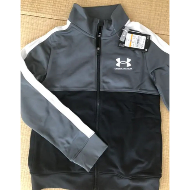 UNDER ARMOUR(アンダーアーマー)のアンダーアーマー　ジャージ上下セット　  新品　130cm キッズ/ベビー/マタニティのキッズ服男の子用(90cm~)(その他)の商品写真