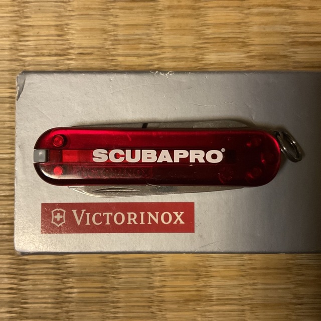 SCUBAPRO(スキューバプロ)の非売品　Scubapro  victorinox 4徳　手のひらサイズ インテリア/住まい/日用品のキッチン/食器(調理道具/製菓道具)の商品写真