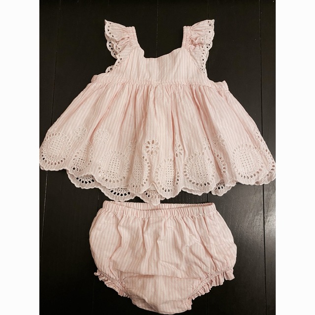 babyGAP(ベビーギャップ)のbabyGAP フリルトップス＆ブルマ　ピンク キッズ/ベビー/マタニティのベビー服(~85cm)(ワンピース)の商品写真