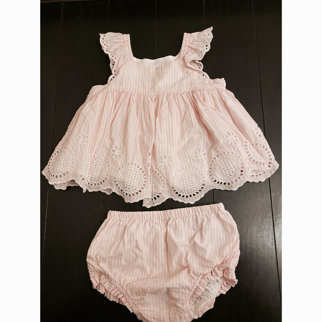 babyGAP(ベビーギャップ)のbabyGAP フリルトップス＆ブルマ　ピンク キッズ/ベビー/マタニティのベビー服(~85cm)(ワンピース)の商品写真