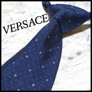 ヴェルサーチ(VERSACE)の美品 ヴェルサーチ ブランドネクタイ メデゥーサロゴグラム ネイビー シルク(ネクタイ)