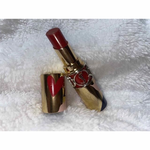 Yves Saint Laurent(イヴサンローラン)のYSL ルージュヴォリュプテシャインコレクターNo.120 コスメ/美容のベースメイク/化粧品(口紅)の商品写真
