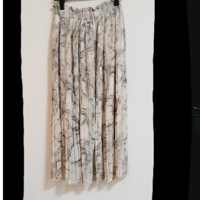 ✪シフォンプリーツロングスカート 抽象柄入 レディースのスカート(ロングスカート)の商品写真