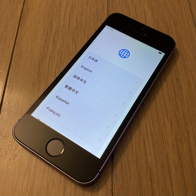 iPhone(アイフォーン)の第一世代 iPhone SE  32GB SIM フリー iPhonese スマホ/家電/カメラのスマートフォン/携帯電話(スマートフォン本体)の商品写真