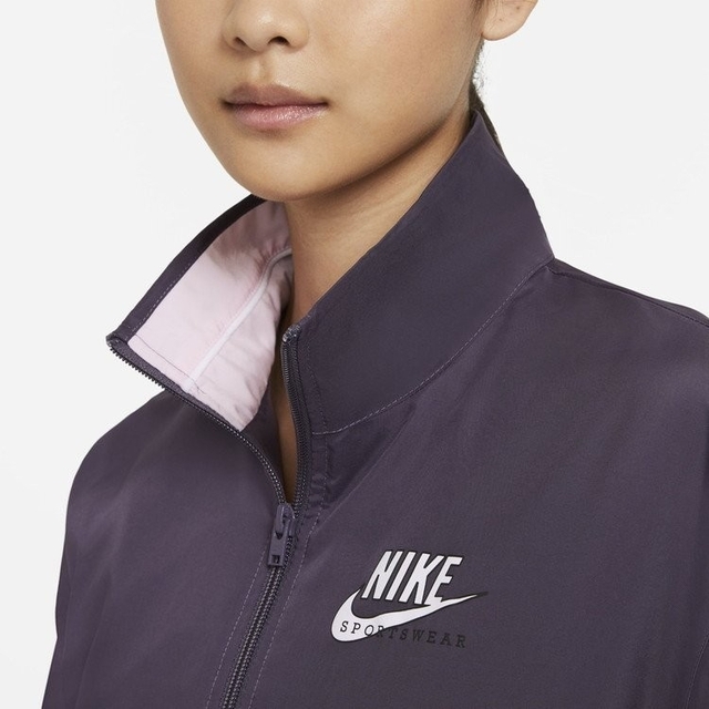 NIKE(ナイキ)のNIKE　ナイキ　ジャケット　レディース レディースのジャケット/アウター(その他)の商品写真