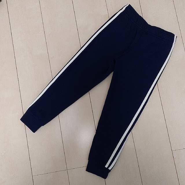 adidas(アディダス)のアディダス　パンツ　新品　3ストライプス キッズ/ベビー/マタニティのキッズ服男の子用(90cm~)(パンツ/スパッツ)の商品写真