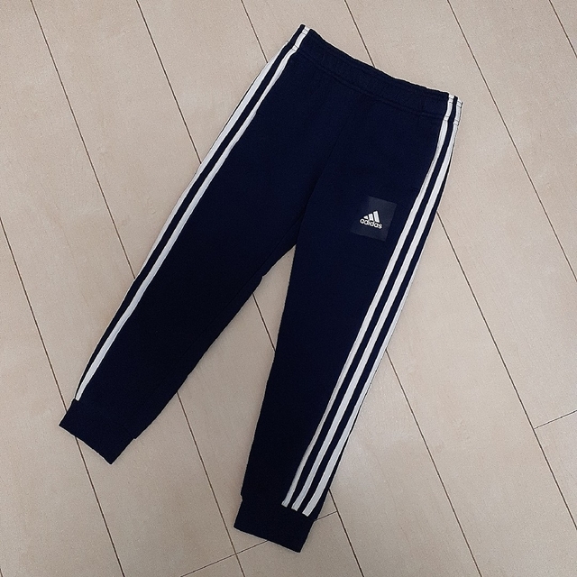 adidas(アディダス)のアディダス　パンツ　新品　3ストライプス キッズ/ベビー/マタニティのキッズ服男の子用(90cm~)(パンツ/スパッツ)の商品写真