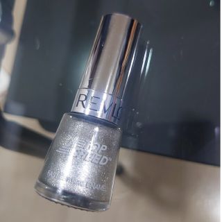 REVLON　ネイルカラー　シルバー(マニキュア)