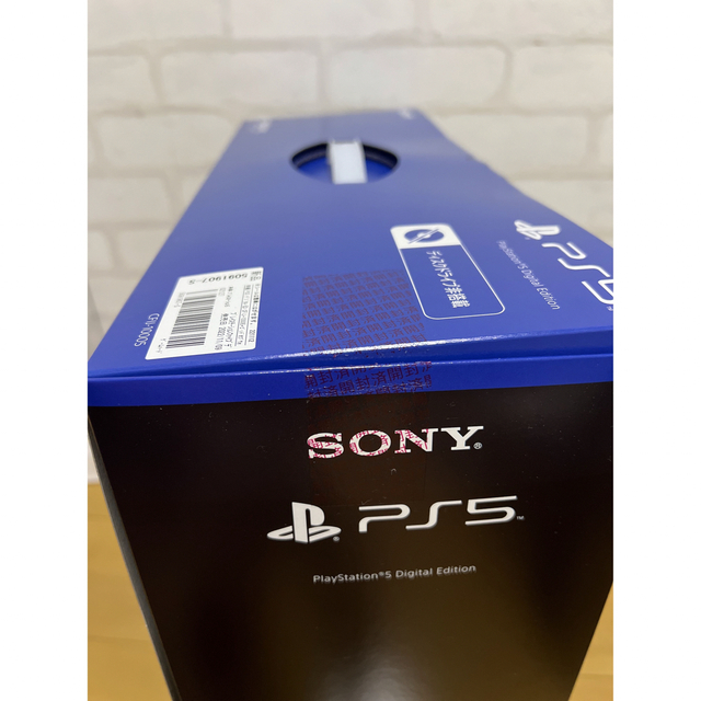 PlayStation(プレイステーション)の【新品未使用】PS5デジタルエディション ゴッド オブ ウォー ラグナロク同梱版 エンタメ/ホビーのゲームソフト/ゲーム機本体(家庭用ゲーム機本体)の商品写真