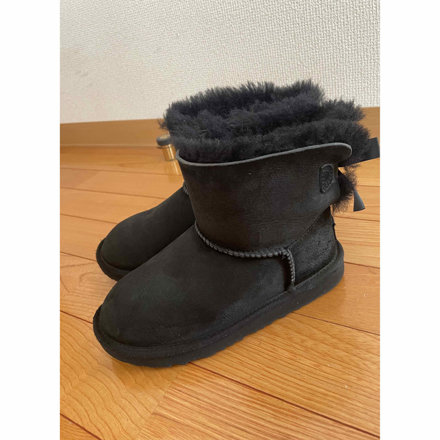 UGG(アグ)のUGGアグキッズムートンブーツMINI BAILEY BOW II US1 20 キッズ/ベビー/マタニティのキッズ靴/シューズ(15cm~)(ブーツ)の商品写真