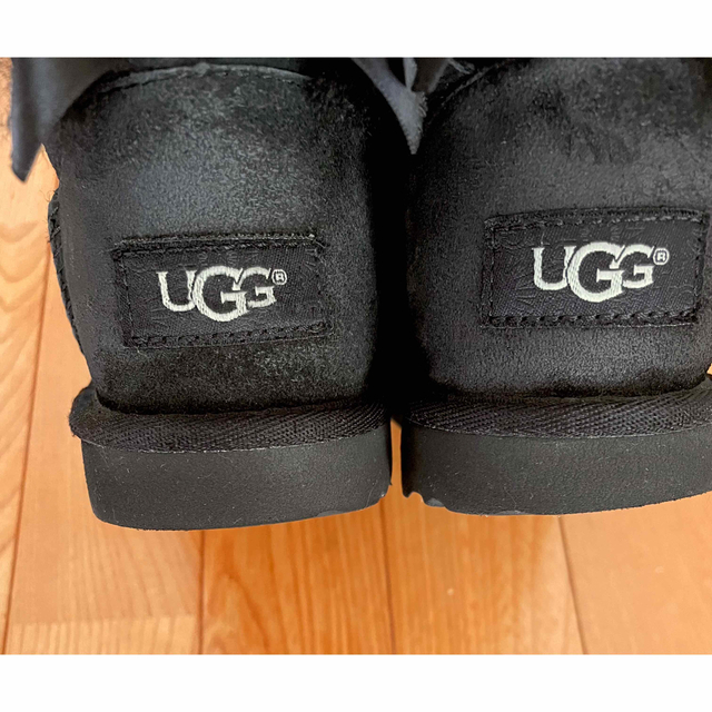 UGG(アグ)のUGGアグキッズムートンブーツMINI BAILEY BOW II US1 20 キッズ/ベビー/マタニティのキッズ靴/シューズ(15cm~)(ブーツ)の商品写真