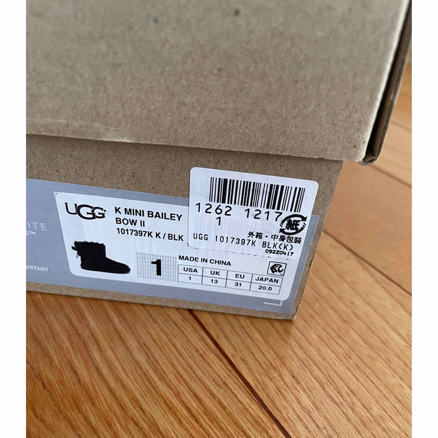 UGG(アグ)のUGGアグキッズムートンブーツMINI BAILEY BOW II US1 20 キッズ/ベビー/マタニティのキッズ靴/シューズ(15cm~)(ブーツ)の商品写真