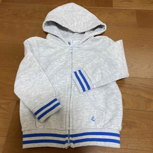 PETIT BATEAU(プチバトー)のパーカー キッズ/ベビー/マタニティのベビー服(~85cm)(その他)の商品写真