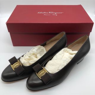 サルヴァトーレフェラガモ(Salvatore Ferragamo)の新品未使用の箱付きフェラガモのパンプスです。(ハイヒール/パンプス)