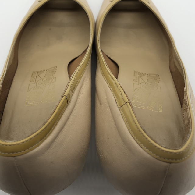 Salvatore Ferragamo - フェラガモのミドルハイヒールの出品です。の