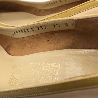 Salvatore Ferragamo - フェラガモのミドルハイヒールの出品です。の