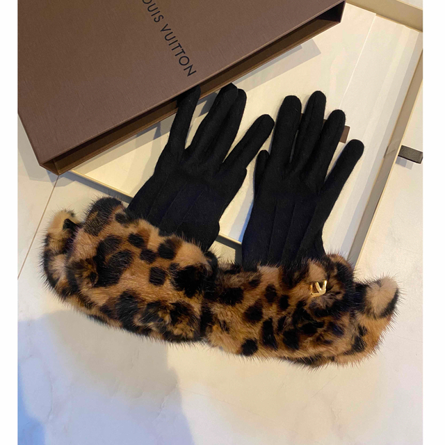 LOUIS VUITTON(ルイヴィトン)のルイヴィトン　ミンク　カシミヤ　手袋　グローブ　 レディースのファッション小物(手袋)の商品写真