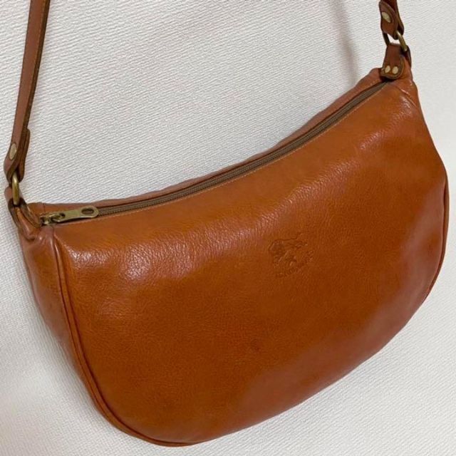 IL BISONTE ベジタブルタンニン鞣し バケットレザー ショルダーバッグ