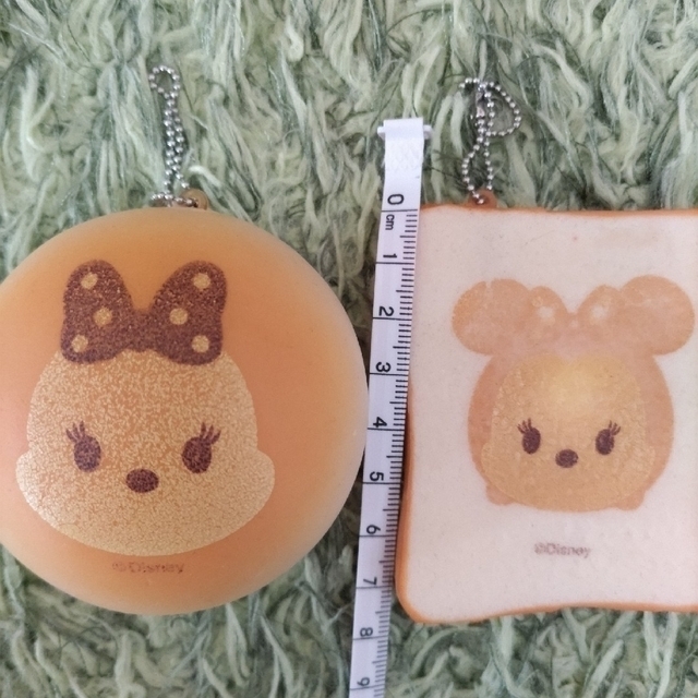 チップとデールのぬいぐるみとスクイーズツムツムキーホルダー2個 エンタメ/ホビーのおもちゃ/ぬいぐるみ(ぬいぐるみ)の商品写真