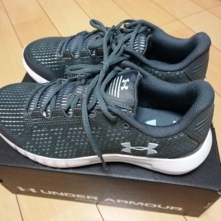 アンダーアーマー(UNDER ARMOUR)のUNDER ARMOUR　アンダーアーマー　ランニングシューズ　23.5cm(シューズ)