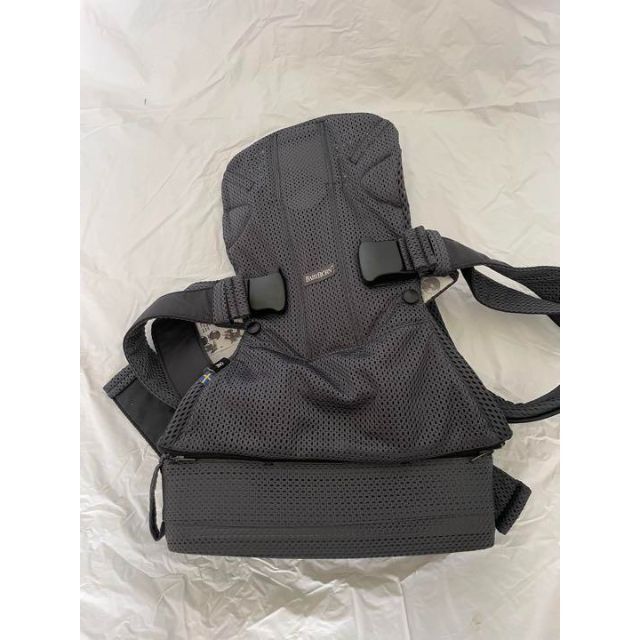 美品　BABYBJORN  ONE KAI キッズ/ベビー/マタニティの外出/移動用品(抱っこひも/おんぶひも)の商品写真