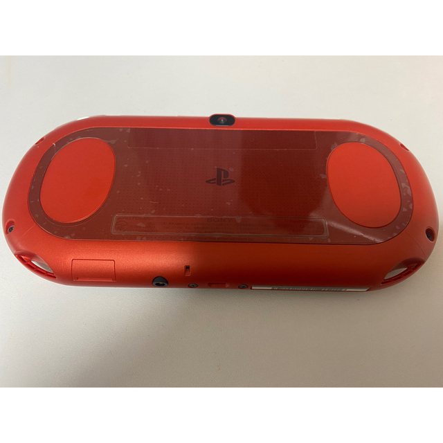 PlayStation Vita(プレイステーションヴィータ)のps vita メタリックレッド　<64GBメモリカード付き> エンタメ/ホビーのゲームソフト/ゲーム機本体(携帯用ゲーム機本体)の商品写真