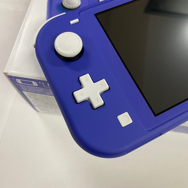 Nintendo Switch(ニンテンドースイッチ)の訳あり 新品 ニンテンドー Switch lite スイッチ ライト ブルー エンタメ/ホビーのゲームソフト/ゲーム機本体(家庭用ゲーム機本体)の商品写真