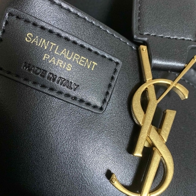 Yves Saint Laurent(イヴサンローラン)のイブサンローラン　ハンドバッグ レディースのバッグ(ハンドバッグ)の商品写真