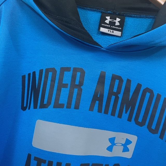 UNDER ARMOUR(アンダーアーマー)の〇 アンダーアーマー パーカー プルオーバー 裏フリース YLG 150 ブルー キッズ/ベビー/マタニティのキッズ服男の子用(90cm~)(Tシャツ/カットソー)の商品写真