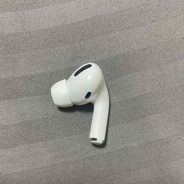 AirPods Pro（右）