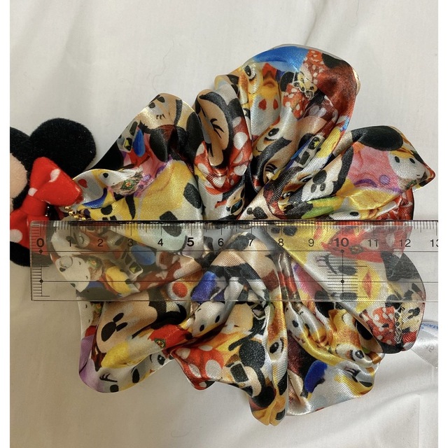 Disney(ディズニー)の【ミニー】ミッキー&フレンズ総柄シュシュ レディースのヘアアクセサリー(ヘアゴム/シュシュ)の商品写真