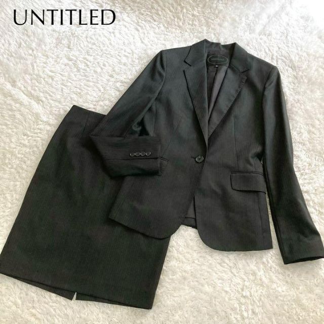 UNTITLED(アンタイトル)の美品✨アンタイトル スカートスーツ ストライプ 黒 シルク混 上下セットアップ レディースのフォーマル/ドレス(スーツ)の商品写真